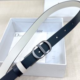 The new DIOR belt is a must-have for fashionable people