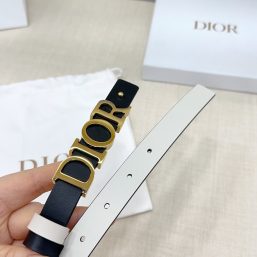 The new DIOR belt is a must-have for fashionable people
